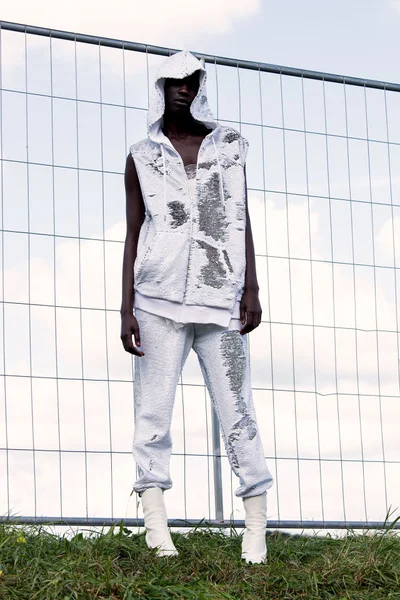 Look 24